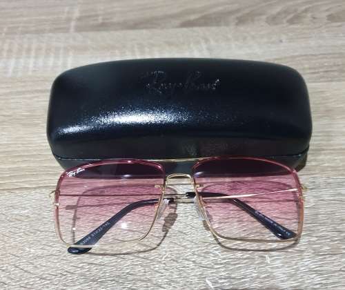 Ray-Ban Caravan Sunglasses pink lens