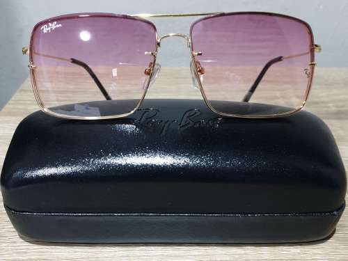 Ray-Ban Caravan Sunglasses with blue and pink lens