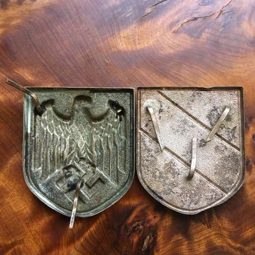 Third Reich pith helmet badge