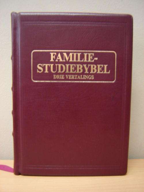 FAMILIESTUDIEBYBEL Drie Vertalings Olyfberg Uitgewers 1986