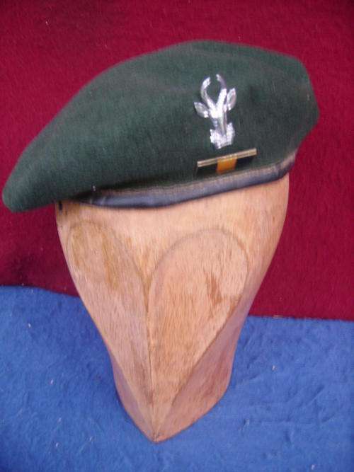 S.A.D.F.INFANTRY BERET COMPLETE WITH BALKY-1973/74-RIFLEMAN-LOW START.