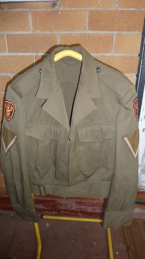 3) 1969 SADF-COMBAT JACKET-BADGES-MEDICAL TRAINING CENTRE-SMALL-VERY GOOD CONDT-LOW START!