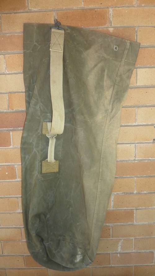 8)A RHODESIAN ARMY- DUFFLE BAG-(BALSAK)-USED IN THE RHODESIAN BUSH WAR-LOW START!