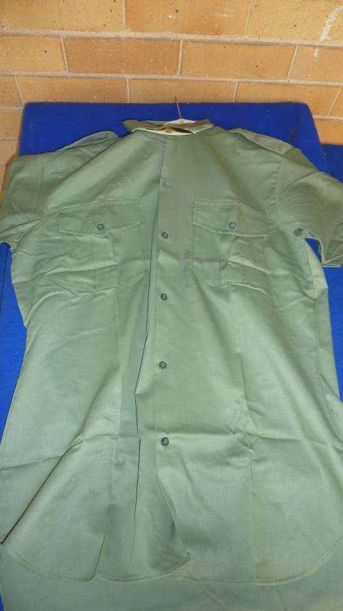 4A) 1970'S- RHODESIAN ARMY-OLIVE DRAPE-SHORT SLEEVE SHIRT-AS NEW-(STILL HAS CARDBOARD)-SIZE 41!