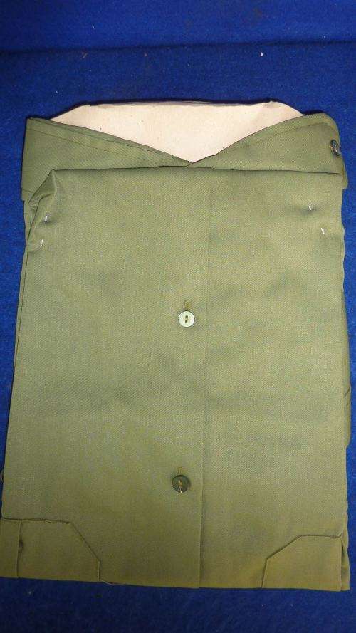 4A) 1970'S- RHODESIAN ARMY-OLIVE DRAPE-SHORT SLEEVE SHIRT-AS NEW-(STILL HAS CARDBOARD)-SIZE 41!