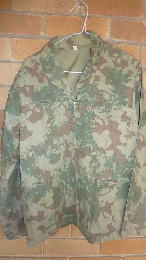8) A PRE 1994 SOUTH AFRICAN POLICE-CAMO-ZIP UP-WORK OVERALL-TOP-92 CM / 36-SLIGHT FADE-LOW START
