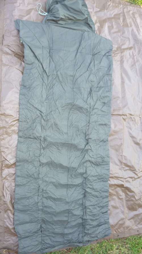 1) A RHODESIAN ISSUE SLEEPING BAG-MANUFATURED BY SONNY PRODUCTS-GOOD CONDITION-LOW START!