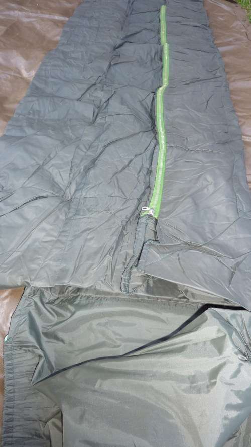 1) A RHODESIAN ISSUE SLEEPING BAG-MANUFATURED BY SONNY PRODUCTS-GOOD CONDITION-LOW START!