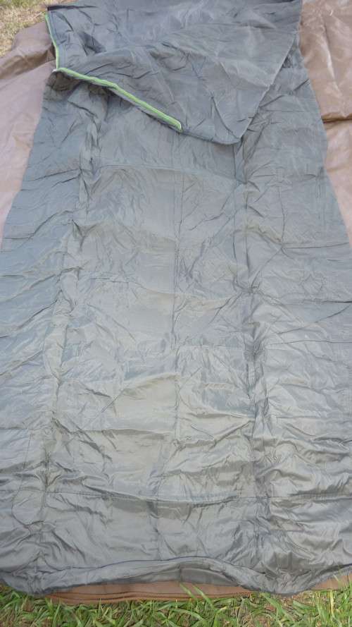 1) A RHODESIAN ISSUE SLEEPING BAG-MANUFATURED BY SONNY PRODUCTS-GOOD CONDITION-LOW START!