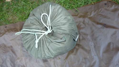 1) A RHODESIAN ISSUE SLEEPING BAG-MANUFATURED BY SONNY PRODUCTS-GOOD CONDITION-LOW START!
