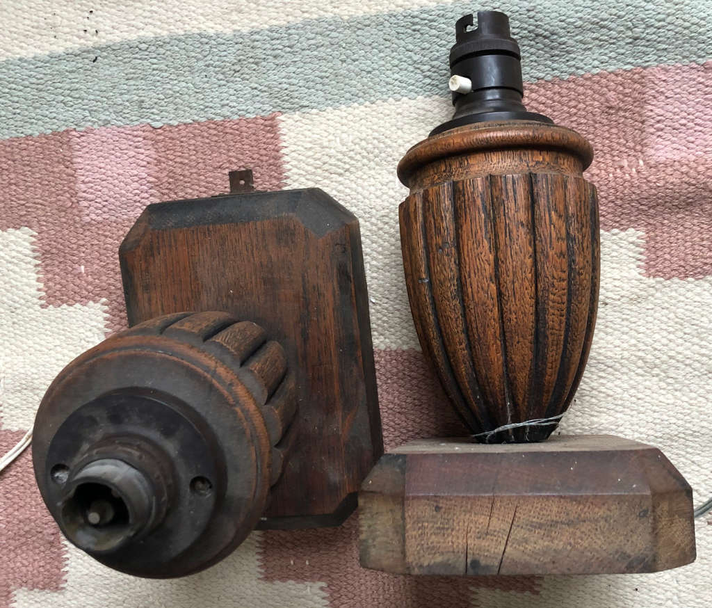 LAMPS OAK PAIR OF TABLE FLUTED