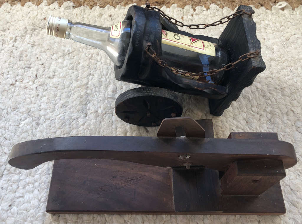 BILTONG SLICER AND WHISKY BOTTLE HOLDER