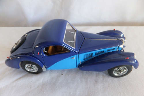 Maxwell metal die cast touring car