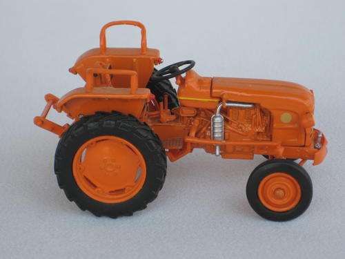 Universal Hobbies 1/43 Scale Tractor - Renault D22