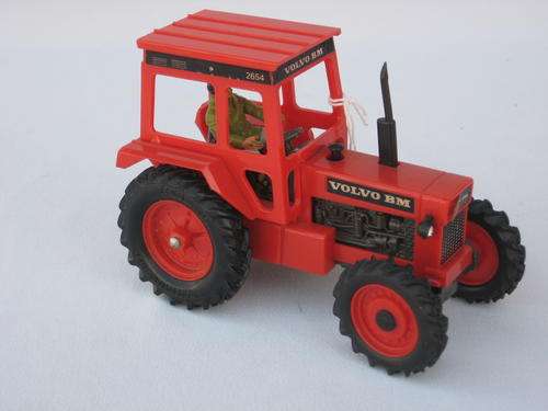 Britains Volvo 2254 Tractor - 1/32 scale
