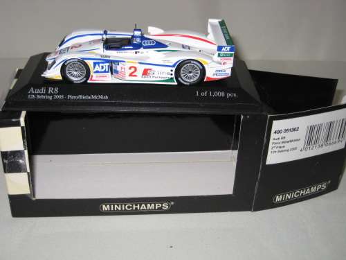 Minichamps Audi R8  No 2  2005  - No 400 051302