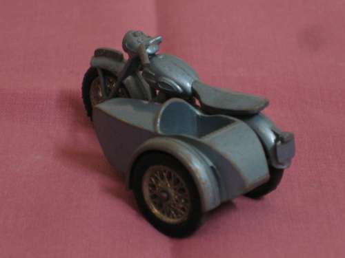 Matchbox Regular Wheels Truimph Mototcycle + Sidecar - No 4