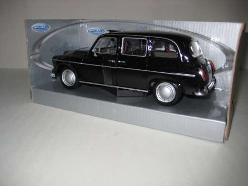 Austin FX4 London Taxi  No 2450W - Scale 1/24