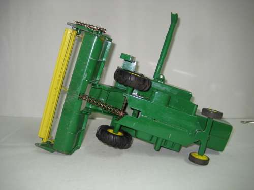 John Deere 6600 Harvester / Combine by ERTL - Length 340 mm