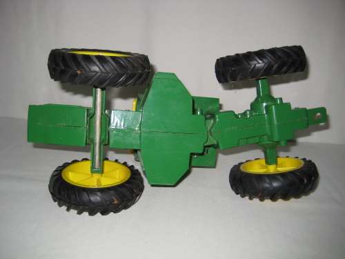 John Deere Knacker Tractor 7520 by ERTL - Length 355 mm