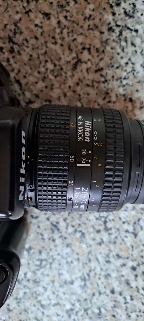 Nikon Camera F90 + Nikon AF Nikkor Lens 28 - 70 mm 1 : 35 - 4.5D - Nikon Speedlight Flash SB -25