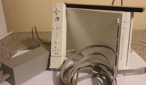 Nintendo Wii Bundle + Wii Sports