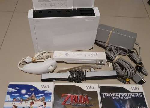 Nintendo Wii Console Bundle + 3x Games