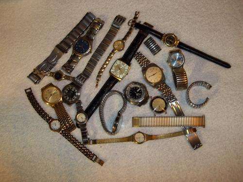 LOT OF WATCHES AND STRAPS FOR SPARES OR REPAIRS