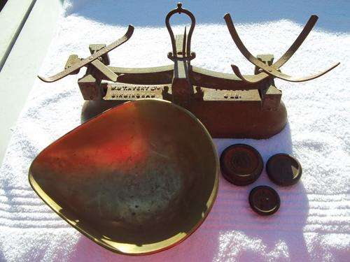 OLD  W. AND T. AVERY BALANCE SCALE