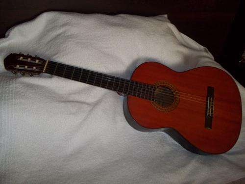 YAMAHA  G -65  CLASSIC (NYLON STRING ) GUITAR