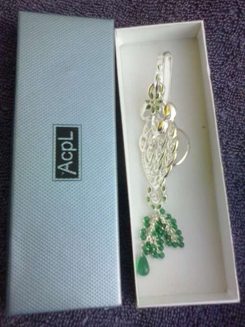Silver coloured metal keyring with green beads, new in box - never used, 13.5cm long