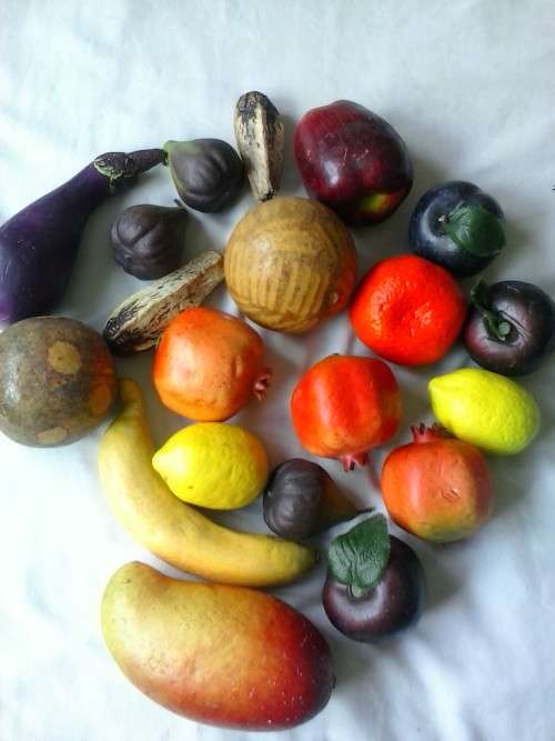 Collection of seed pods and fake fruit.