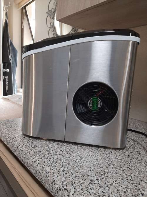 Russel Hobbs Ice Maker