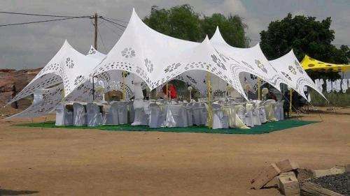 Stretch tent non waterproof 100 people