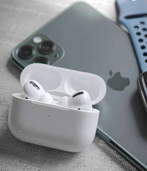 Apple AirPods Pro with MagSafe Charging Case