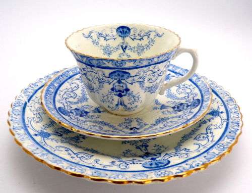 ROYAL ALBERT CROWN TRIO