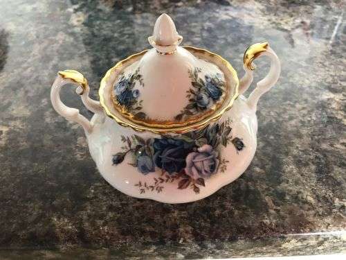 ROYAL ALBERT MOONLIGHT ROSES SUCREIR