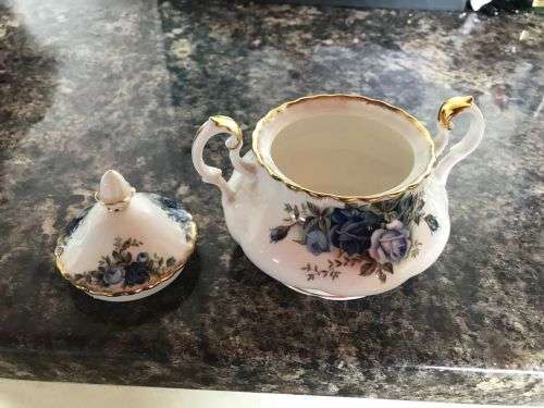 ROYAL ALBERT MOONLIGHT ROSES SUCREIR