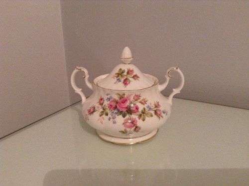 ROYAL ALBERT MOSS ROSE SUCREIR