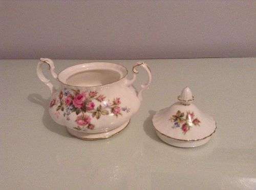 ROYAL ALBERT MOSS ROSE SUCREIR