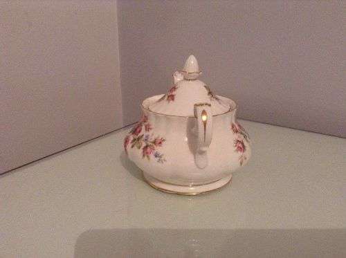 ROYAL ALBERT MOSS ROSE SUCREIR