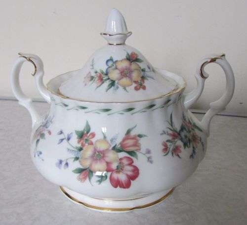 ROYAL ALBERT CONSTANCE SUCREIR