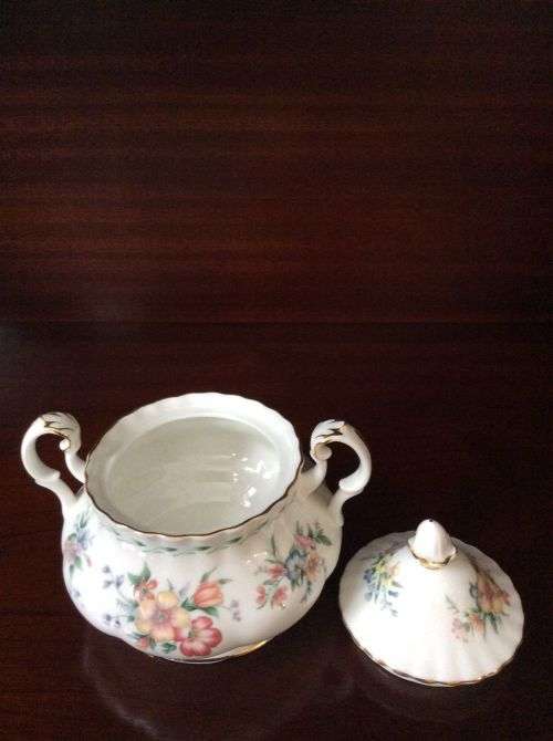 ROYAL ALBERT CONSTANCE SUCREIR