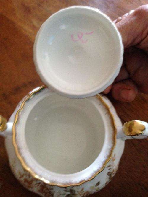 ROYAL ALBERT ANTIONETTE SUCREIR