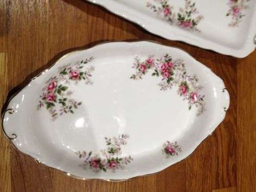 ROYAL ALBERT LAVENDER ROSE SANDWICH PLATE