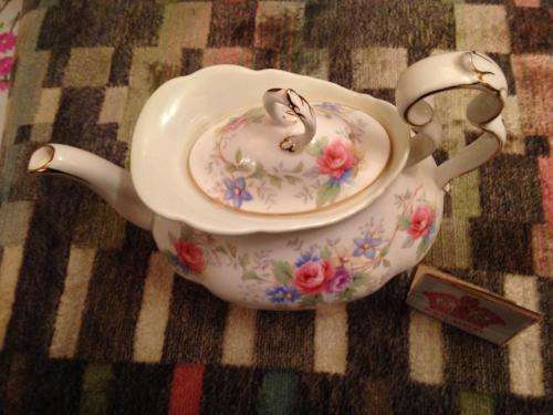 ROYAL ALBERT COLLEEN TEAPOT