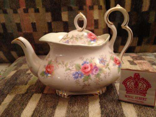 ROYAL ALBERT COLLEEN TEAPOT