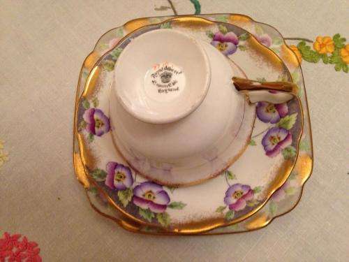 ROYAL ALBERT PANSY TRIO