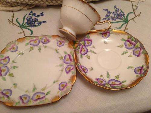 ROYAL ALBERT PANSY TRIO