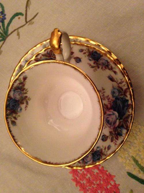 ROYAL ALBERT MOONLIGHT ROSES TRIO